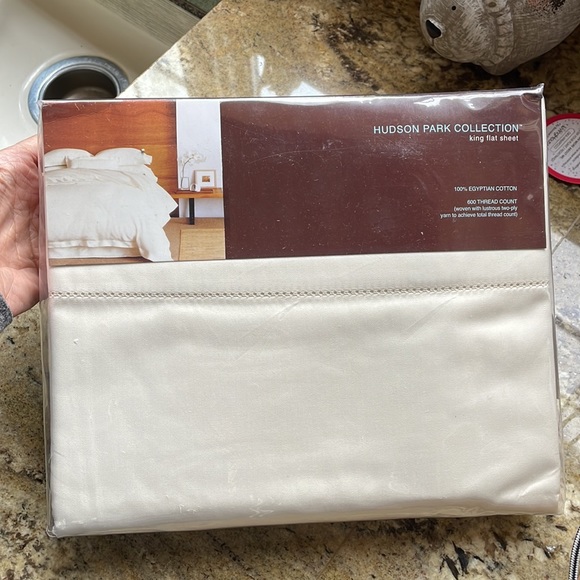 Egyptian cotton 600 thread ct flat king sheet.HudsonPark Collection - Picture 1 of 7